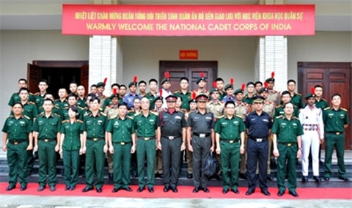 印度少年军代表团与越南军事科学学院举行交流活动 ảnh 1 印度少年军代表团与越南军事科学学院举行交流活动 ảnh 1