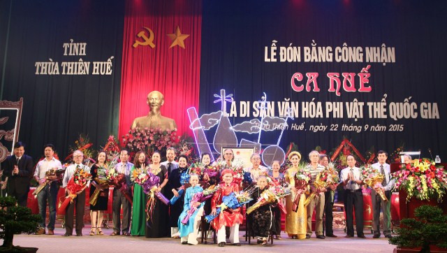 承天顺化省顺化歌获颁《国家非物质文化遗产名录》证书 ảnh 1 承天顺化省顺化歌获颁《国家非物质文化遗产名录》证书 ảnh 1