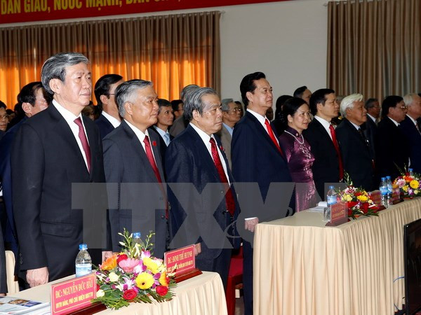 阮晋勇总理出席越南共产党广治省第十六次代表大会 ảnh 1