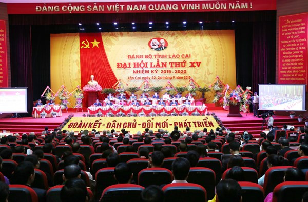 吴文谕同志出席越共老街省代表大会 ảnh 1 吴文谕同志出席越共老街省代表大会 ảnh 1