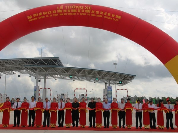 河内—海防汽车高速公路兴安省路段正式通车 ảnh 1 河内—海防汽车高速公路兴安省路段正式通车 ảnh 1