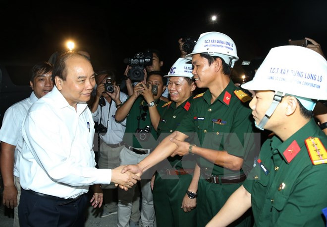 越南政府总理阮春福视察大峰隧道项目 ảnh 1 越南政府总理阮春福视察大峰隧道项目 ảnh 1
