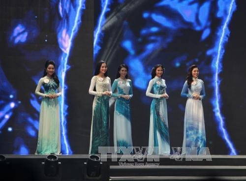 2016年越南小姐选美大赛总决赛:杜美玲佳丽摘得桂冠 ảnh 4 2016年越南小姐选美大赛总决赛:杜美玲佳丽摘得桂冠 ảnh 4