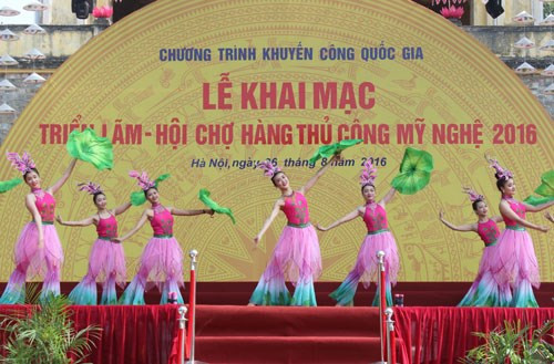2016年传统手工艺品展销会在河内开幕 ảnh 1 2016年传统手工艺品展销会在河内开幕 ảnh 1