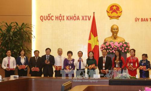 越南国会副主席杜伯巳：新闻媒体应加大宣传力度以服务于发展国家经济社会与融入世界 ảnh 1