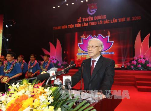 阮富仲总书记出席2016年第四届“遵从胡伯伯教导的先进青年”表彰大会 ảnh 2 阮富仲总书记出席2016年第四届“遵从胡伯伯教导的先进青年”表彰大会 ảnh 2