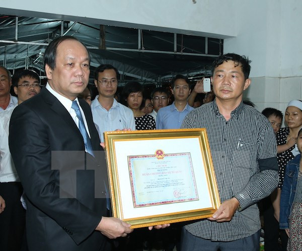 越南国家主席追授牺牲的飞行学员范德忠少尉一级祖国捍卫勋章 ảnh 1 越南国家主席追授牺牲的飞行学员范德忠少尉一级祖国捍卫勋章 ảnh 1