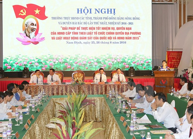 越南北部沿海和红河平原地区各省市人民议会常委会第一次会议在南定省举行 ảnh 1