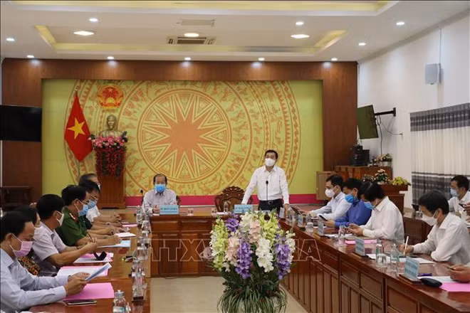 越南卫生部工作代表团莅临同塔省视察新冠肺炎疫情防控工作情况 ảnh 2