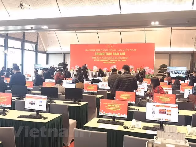 200多家新闻单位的记者直接参加报道越共十三大 ảnh 2