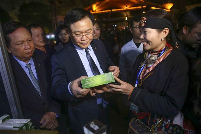 向河内市民推广和平省文化特色和旅游潜力 ảnh 2