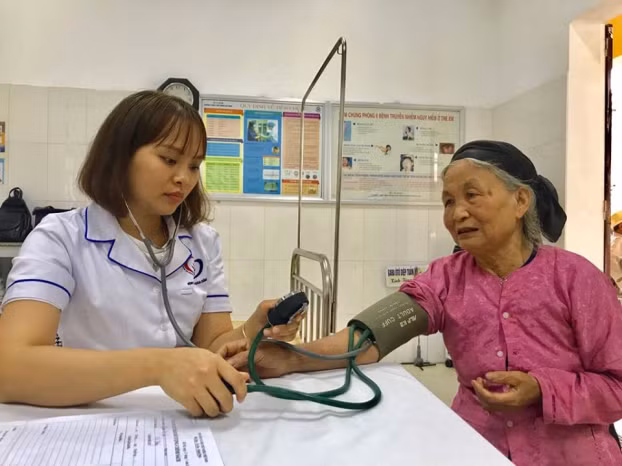 越南成为全球人口老龄化速度最快的国家之一 ảnh 1