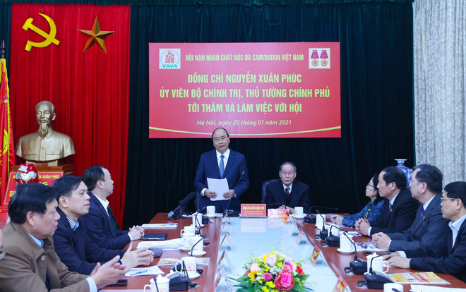 阮春福与越南橙毒剂受害者协会举行工作会议 ảnh 1 阮春福与越南橙毒剂受害者协会举行工作会议 ảnh 1