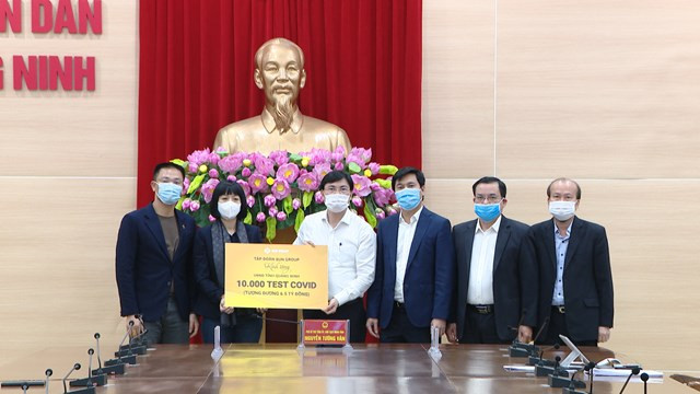 太阳集团向广宁省提供1万个快速检测试剂盒 ảnh 1 太阳集团向广宁省提供1万个快速检测试剂盒 ảnh 1