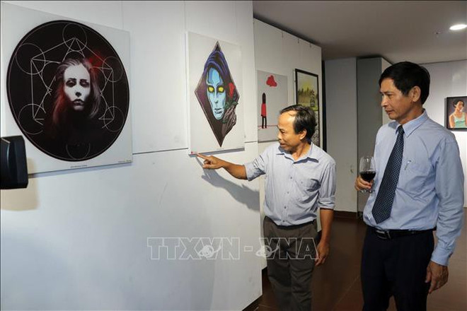 外国人美术交流活动在岘港市举行 ảnh 1