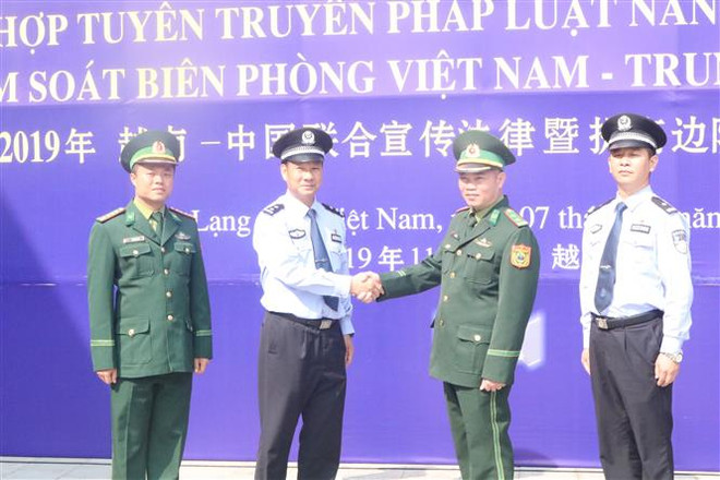 越中两国配合开展法律宣传活动 共同增强边防管理能力 ảnh 2 越中两国配合开展法律宣传活动 共同增强边防管理能力 ảnh 2