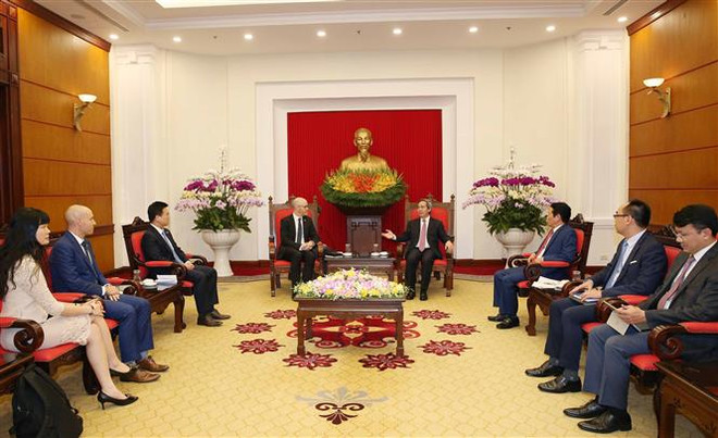 越共中央经济部部长会见脸书亚太区公共政策副总裁西蒙•米尔纳 ảnh 1 越共中央经济部部长会见脸书亚太区公共政策副总裁西蒙•米尔纳 ảnh 1
