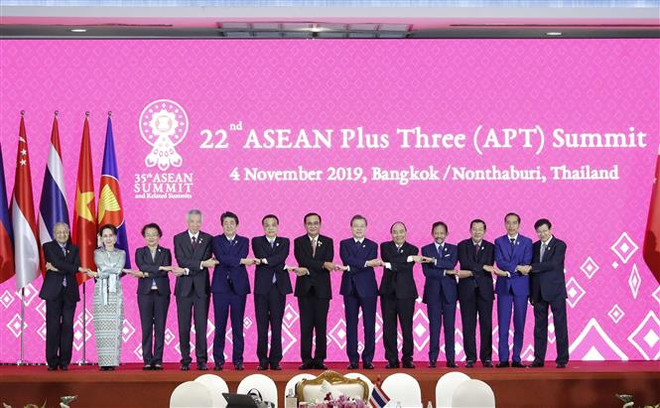 越南政府总理阮春福出席第22次东盟与中日韩领导人会议 ảnh 1 越南政府总理阮春福出席第22次东盟与中日韩领导人会议 ảnh 1