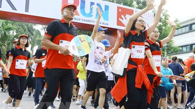 慈善乐跑活动吸引8000人参加 ảnh 1 慈善乐跑活动吸引8000人参加 ảnh 1