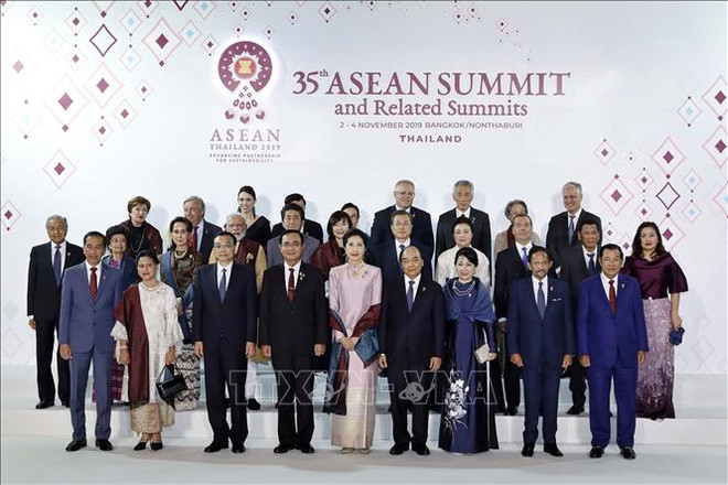 第35届东盟峰会:越南政府总理阮春福会见多国领导人 ảnh 1 第35届东盟峰会:越南政府总理阮春福会见多国领导人 ảnh 1