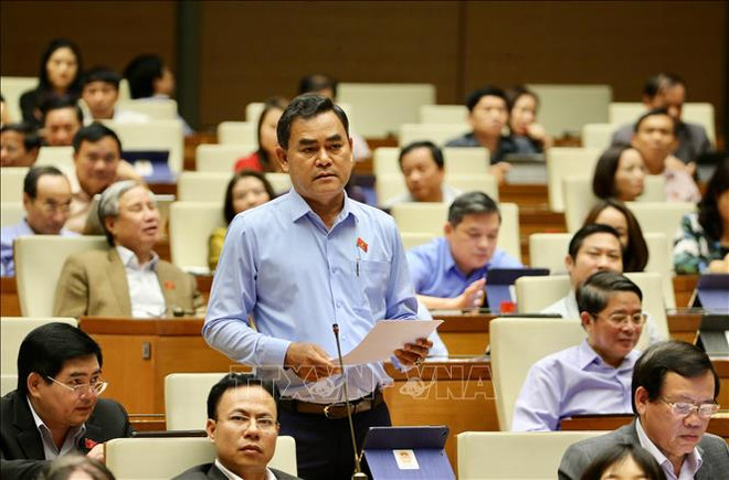 越南第十四届国会第八次会议:政府总理阮春福回答国会代表的询问 ảnh 2 越南第十四届国会第八次会议:政府总理阮春福回答国会代表的询问 ảnh 2
