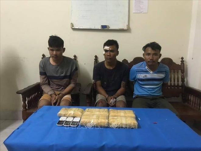 越老两国公安查获一起跨境贩毒案 缴获合成毒品3万颗 ảnh 1