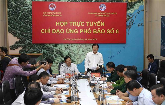  政府副总理郑廷勇主持召开视频会议 部署第六号台风应对工作 ảnh 1