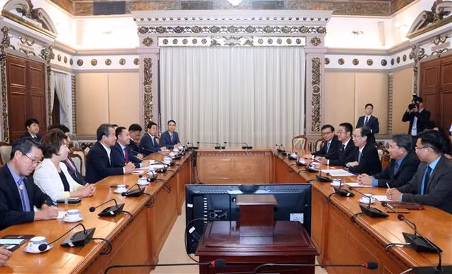 胡志明市副主席黎清廉会见韩国庆尚北道金泉市市长 ảnh 2