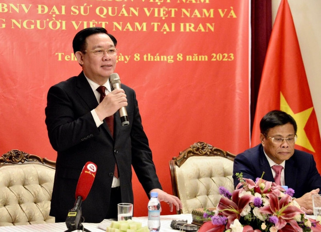 越南国会主席王廷惠走访慰问越南驻伊朗大使馆和旅伊越南人社群 ảnh 1 越南国会主席王廷惠走访慰问越南驻伊朗大使馆和旅伊越南人社群 ảnh 1