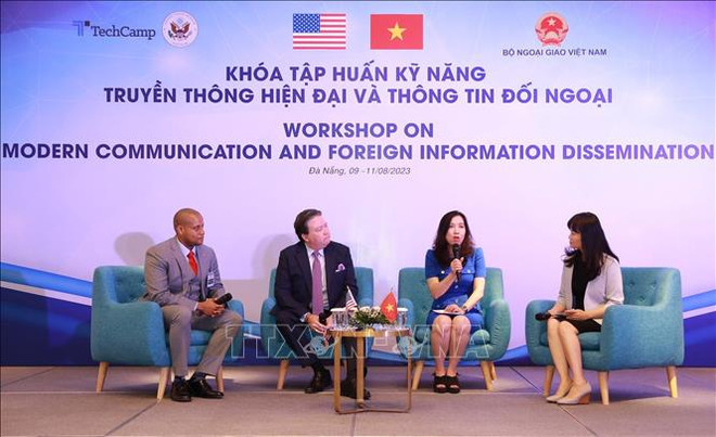 越美合作提高新闻发言人和外宣人员的现代通讯技巧与能力 ảnh 1 越美合作提高新闻发言人和外宣人员的现代通讯技巧与能力 ảnh 1