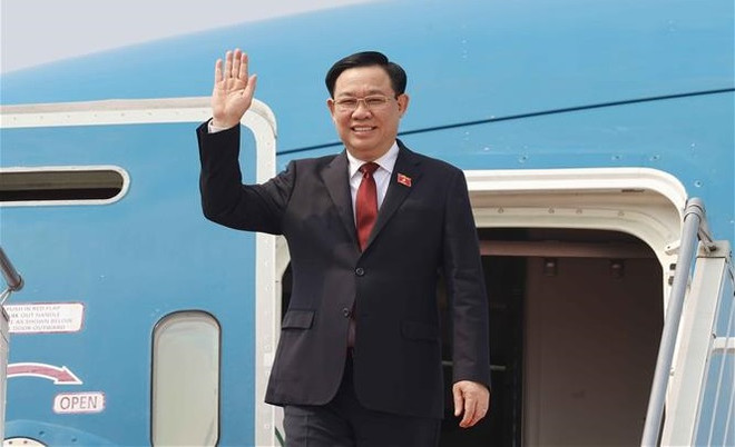 越南国会主席王廷惠抵达雅加达 开始对印尼的正式访问之旅 ảnh 1  越南国会主席王廷惠抵达雅加达 开始对印尼的正式访问之旅 ảnh 1