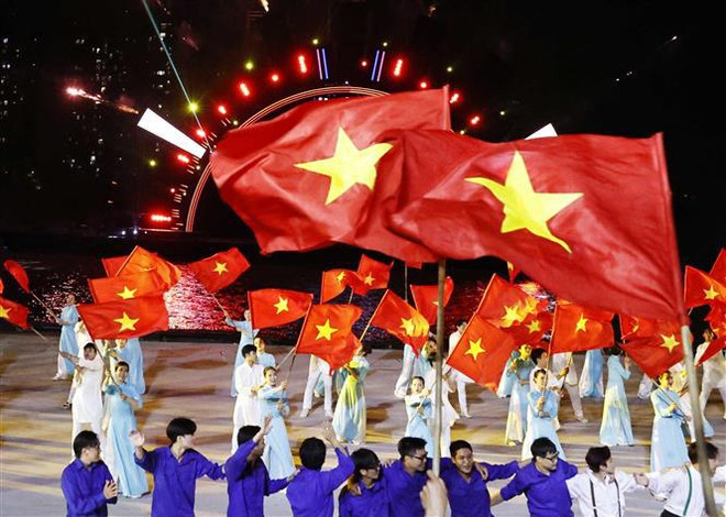 越南国家主席武文赏出席“讲故事之河”文艺晚会 ảnh 2 越南国家主席武文赏出席“讲故事之河”文艺晚会 ảnh 2