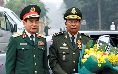 柬埔寨驻越南武官Rem Kann大校:维护与友国的传统关系有助于为各自国家和地区营造和平环境 ảnh 2 柬埔寨驻越南武官Rem Kann大校:维护与友国的传统关系有助于为各自国家和地区营造和平环境 ảnh 2