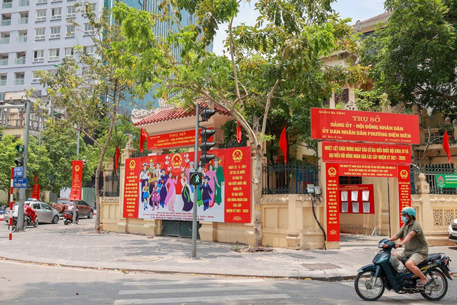 组图:河内市各地张灯结彩营造换届选举浓厚氛围 ảnh 4 组图:河内市各地张灯结彩营造换届选举浓厚氛围 ảnh 4