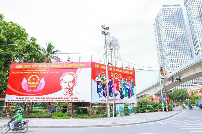 组图:河内市各地张灯结彩营造换届选举浓厚氛围 ảnh 8 组图:河内市各地张灯结彩营造换届选举浓厚氛围 ảnh 8