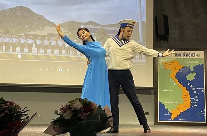 旅外越侨举行心系长沙群岛活动 支持国家捍卫海岛主权事业 ảnh 2 旅外越侨举行心系长沙群岛活动 支持国家捍卫海岛主权事业 ảnh 2