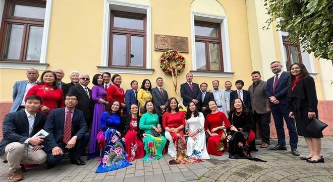 越南驻斯洛伐克大使:越南人社群是助力建设越南与斯洛伐克稳固关系的桥梁 ảnh 2 越南驻斯洛伐克大使:越南人社群是助力建设越南与斯洛伐克稳固关系的桥梁 ảnh 2