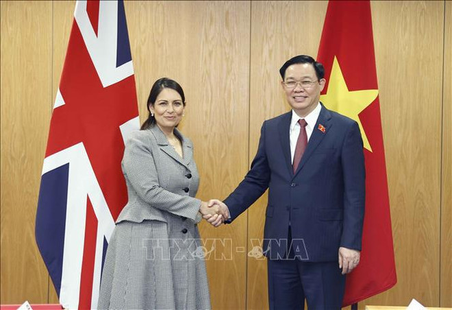 越南国会主席王廷惠会见英国副首相兼司法部长和内政大臣 ảnh 2 越南国会主席王廷惠会见英国副首相兼司法部长和内政大臣 ảnh 2