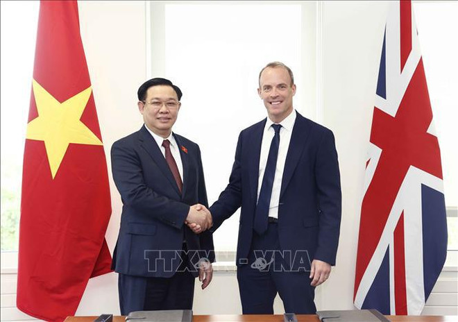 越南国会主席王廷惠会见英国副首相兼司法部长和内政大臣 ảnh 1 越南国会主席王廷惠会见英国副首相兼司法部长和内政大臣 ảnh 1