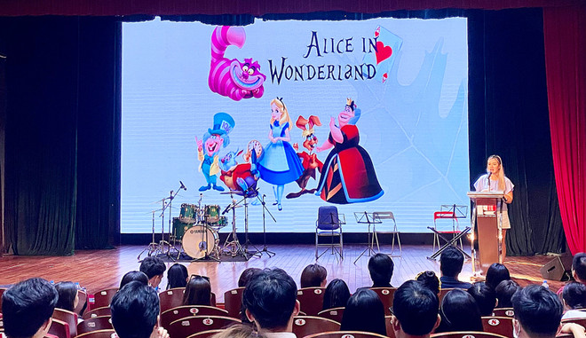 面向年轻人的现代音乐剧《爱丽丝梦游仙境》 ảnh 1 面向年轻人的现代音乐剧《爱丽丝梦游仙境》 ảnh 1