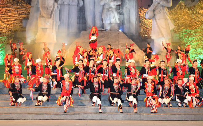 2017年第一届越南全国瑶族民族文化节落下帷幕 ảnh 1