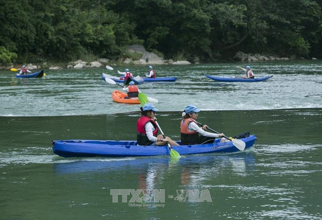 首次高平省板约瀑布旅游节暨天曲和天琴艺术节昨晚开幕 ảnh 2 首次高平省板约瀑布旅游节暨天曲和天琴艺术节昨晚开幕 ảnh 2