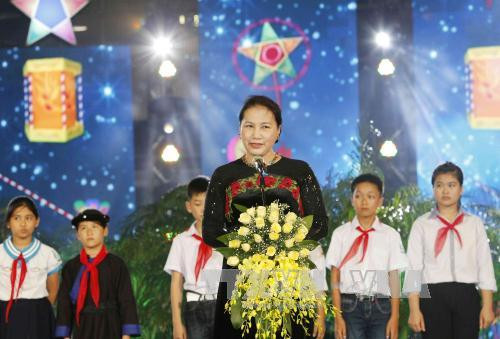 国会主席阮氏金银：儿童是家庭幸福的根基，是国家的未来 ảnh 1