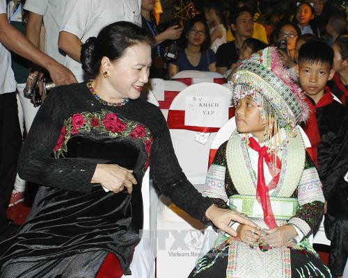 国会主席阮氏金银：儿童是家庭幸福的根基，是国家的未来 ảnh 2