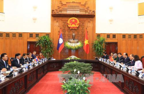 越南政府总理阮春福与老挝总理通伦•西苏里举行会谈 ảnh 2 越南政府总理阮春福与老挝总理通伦•西苏里举行会谈 ảnh 2