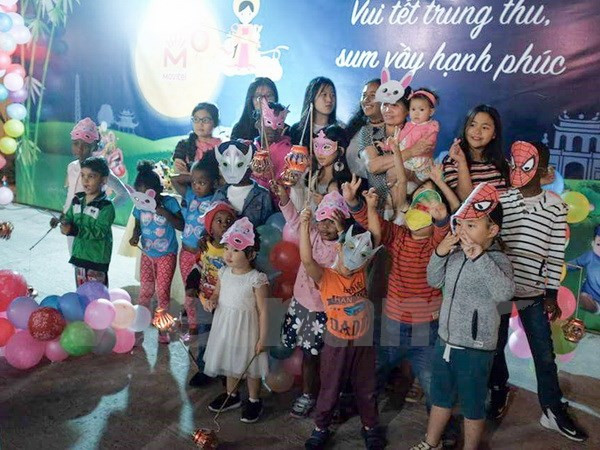 莫越电信公司为在莫越南人举行活动 庆祝中秋佳节 ảnh 1