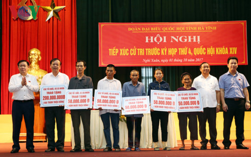 越南政府副总理王廷惠与河静省选民接触 ảnh 1 越南政府副总理王廷惠与河静省选民接触 ảnh 1