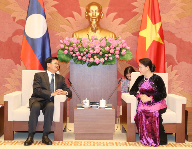 越南国会主席阮氏金银会见老挝总理通伦·西苏里 ảnh 2
