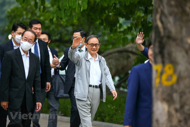 组图:日本首相菅义伟在还剑湖走路锻炼身体 ảnh 9 组图:日本首相菅义伟在还剑湖走路锻炼身体 ảnh 9