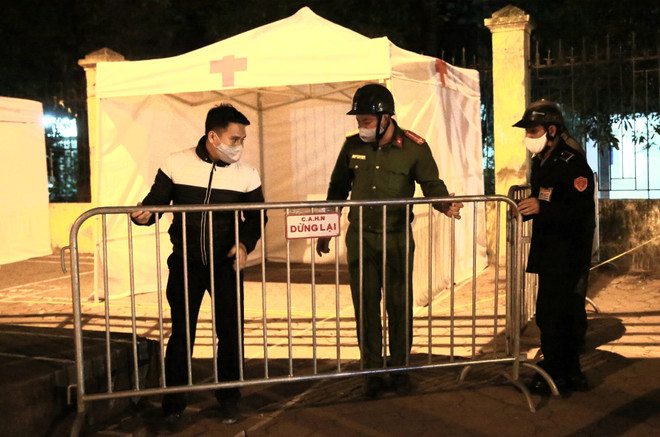 苏林大将:在集中精力和力量投入防疫工作的同时不能忽略社会秩序安全保障任务 ảnh 1 苏林大将:在集中精力和力量投入防疫工作的同时不能忽略社会秩序安全保障任务 ảnh 1